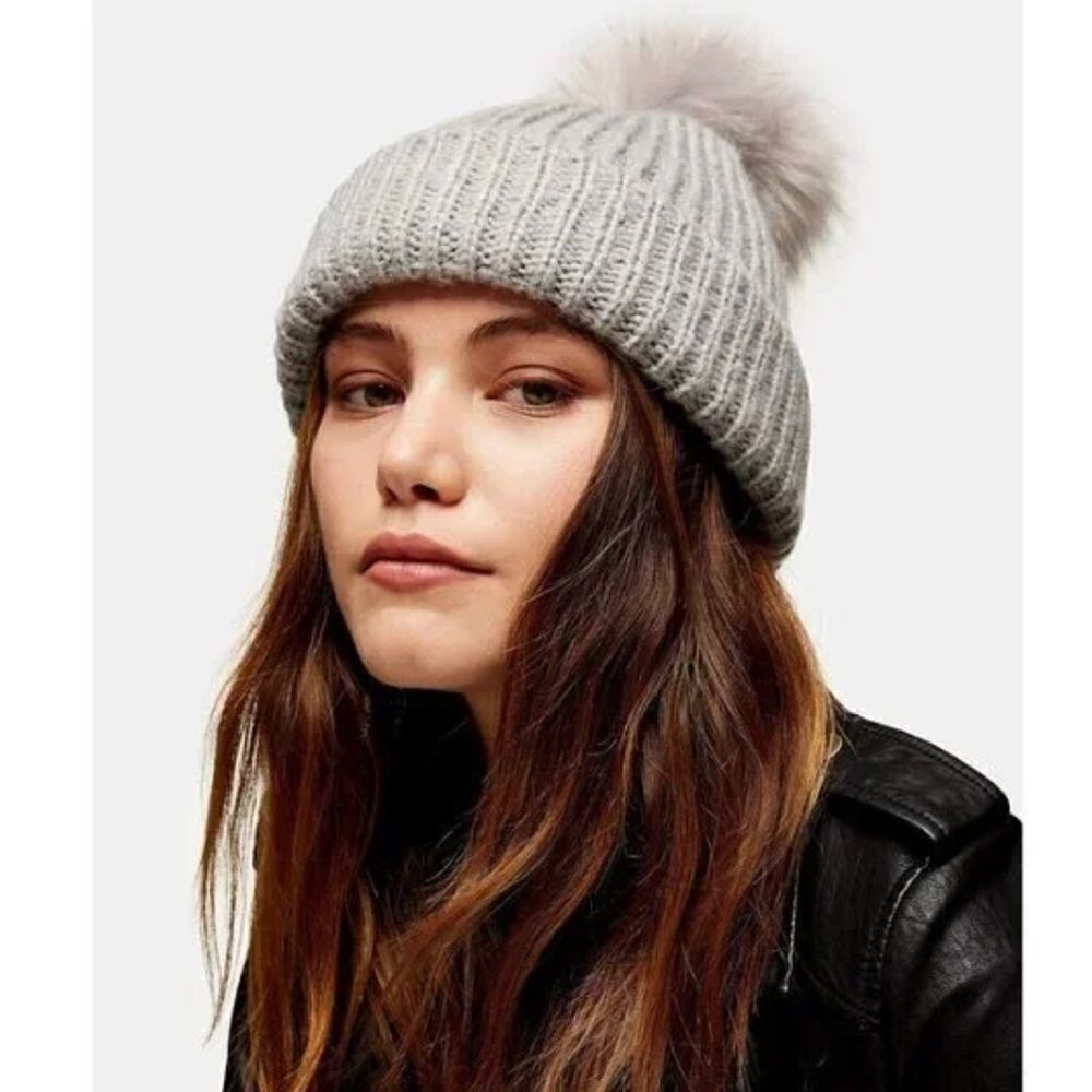 New with tags Topshop gray knit hat with faux fur pompom
